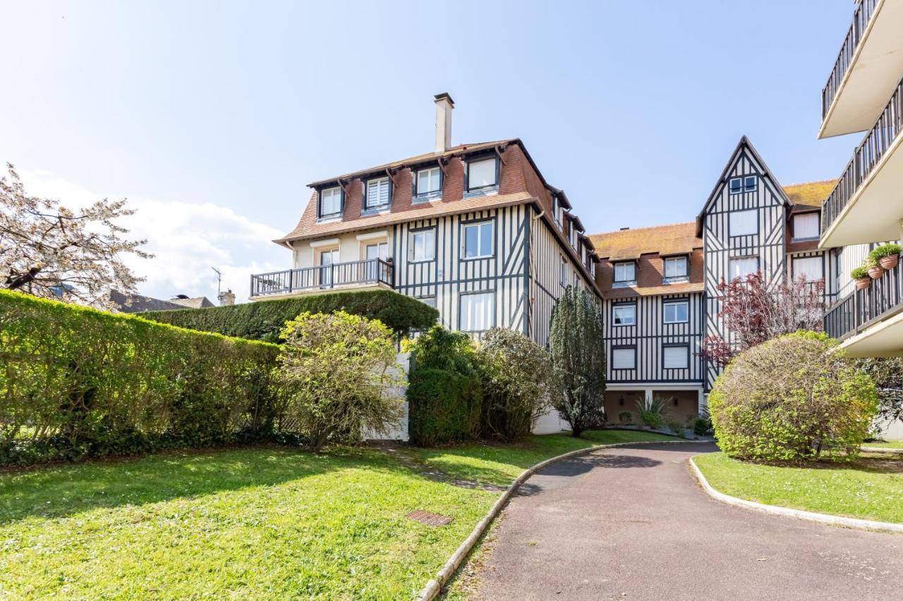 Le Carrousel - Appartement Avec Studio Attenant Deauville Esterno foto